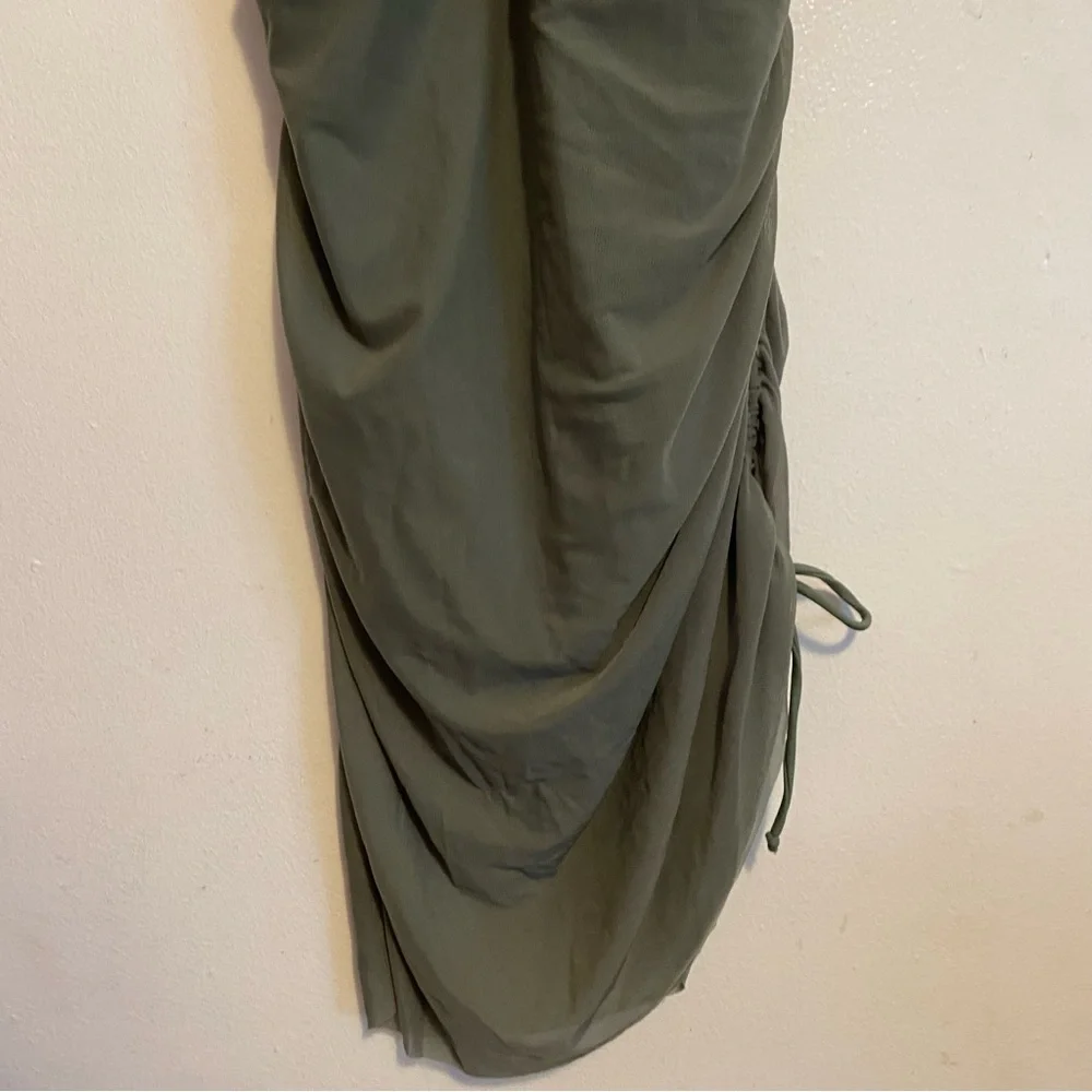 Blooming Jelly Green Swimsuit One Piece Size Large New‎